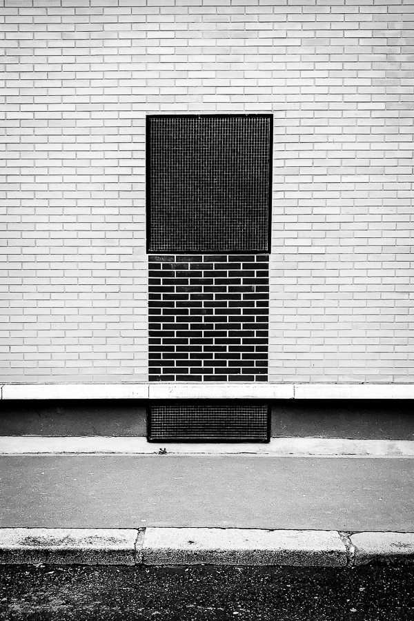 Around — photographie de rue noir et blanc par Loïc Jouan, 17/26