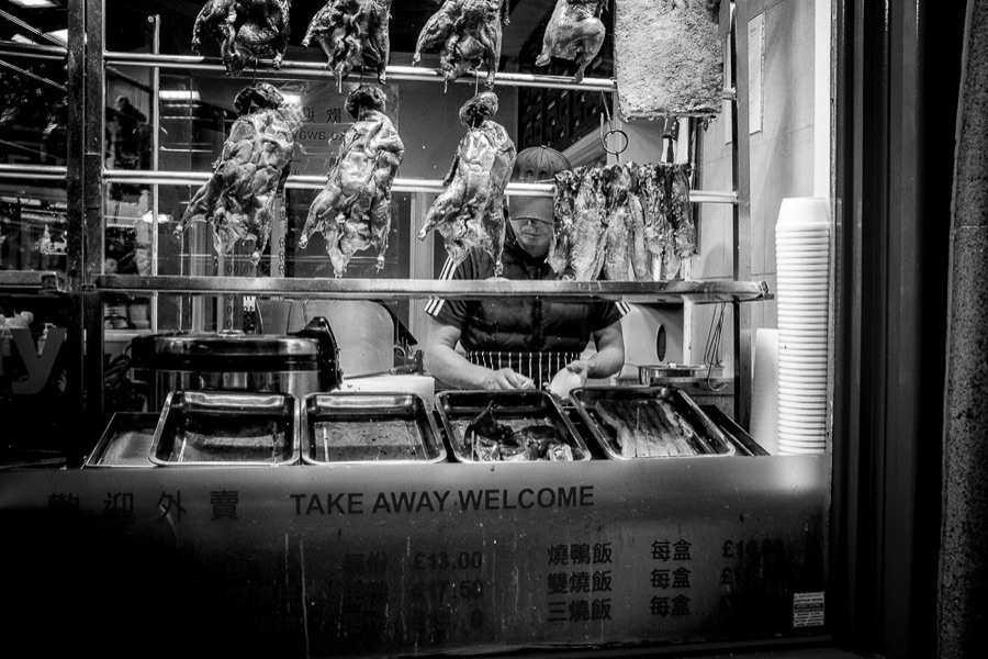 Around — photographie de rue noir et blanc par Loïc Jouan, 18/26