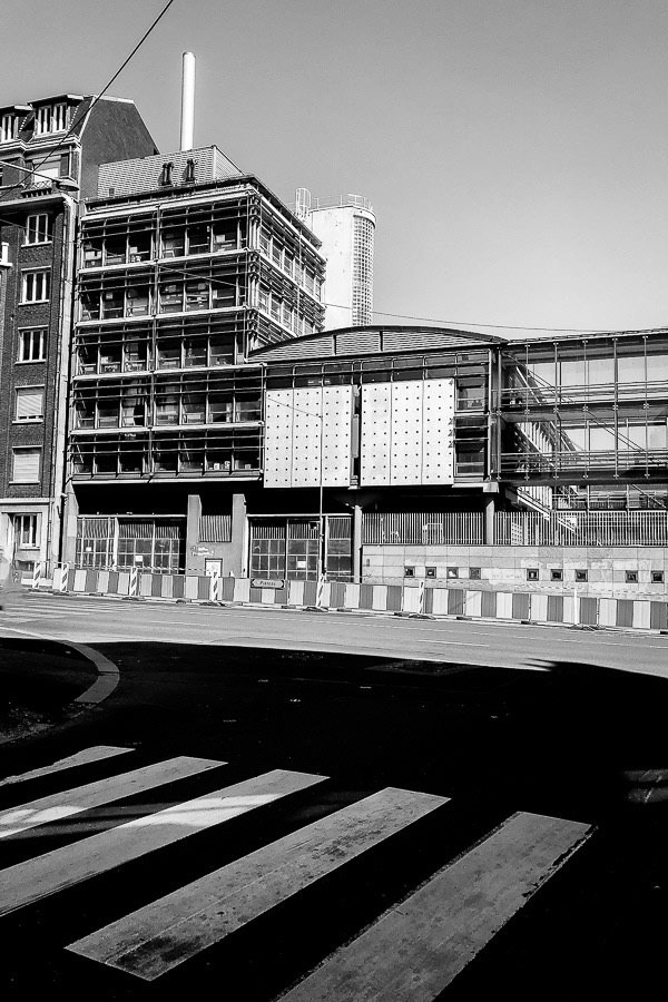 Around — photographie de rue noir et blanc par Loïc Jouan, 20/26