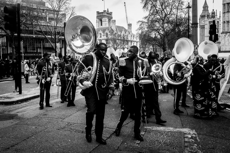 Around — photographie de rue noir et blanc par Loïc Jouan, 22/26