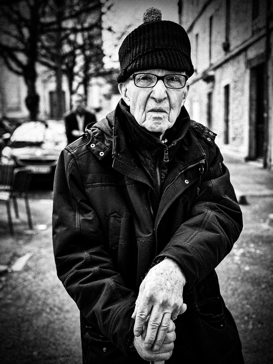 Around — photographie de rue noir et blanc par Loïc Jouan, 26/26